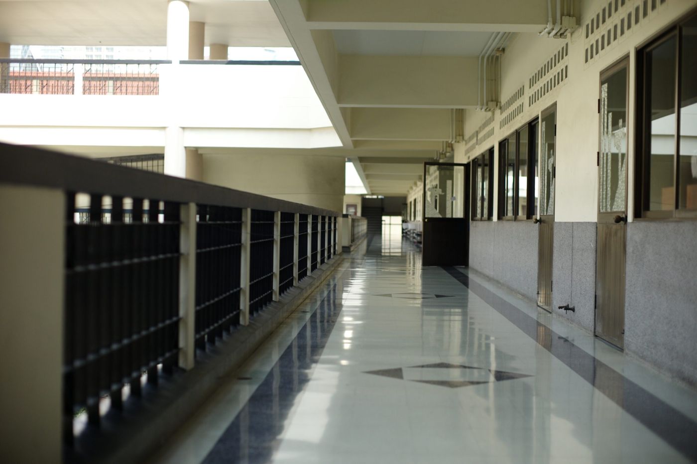 Mejorar la seguridad en los colegios a través de reformas estructurales