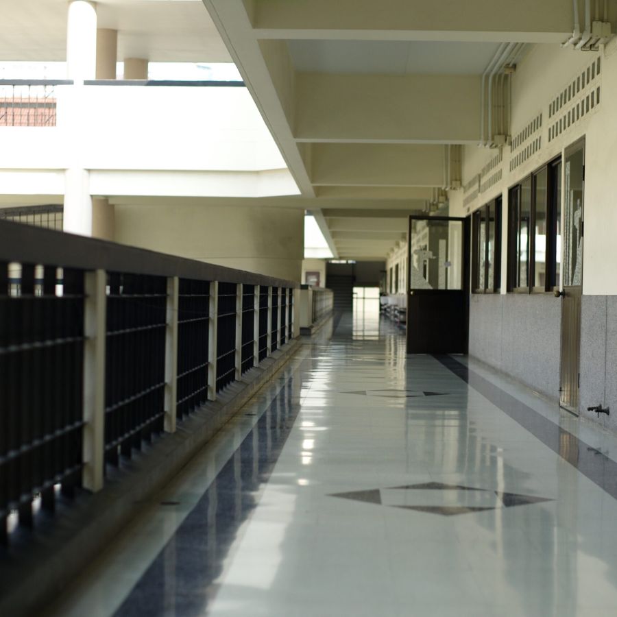 Mejorar la seguridad en los colegios a través de reformas estructurales